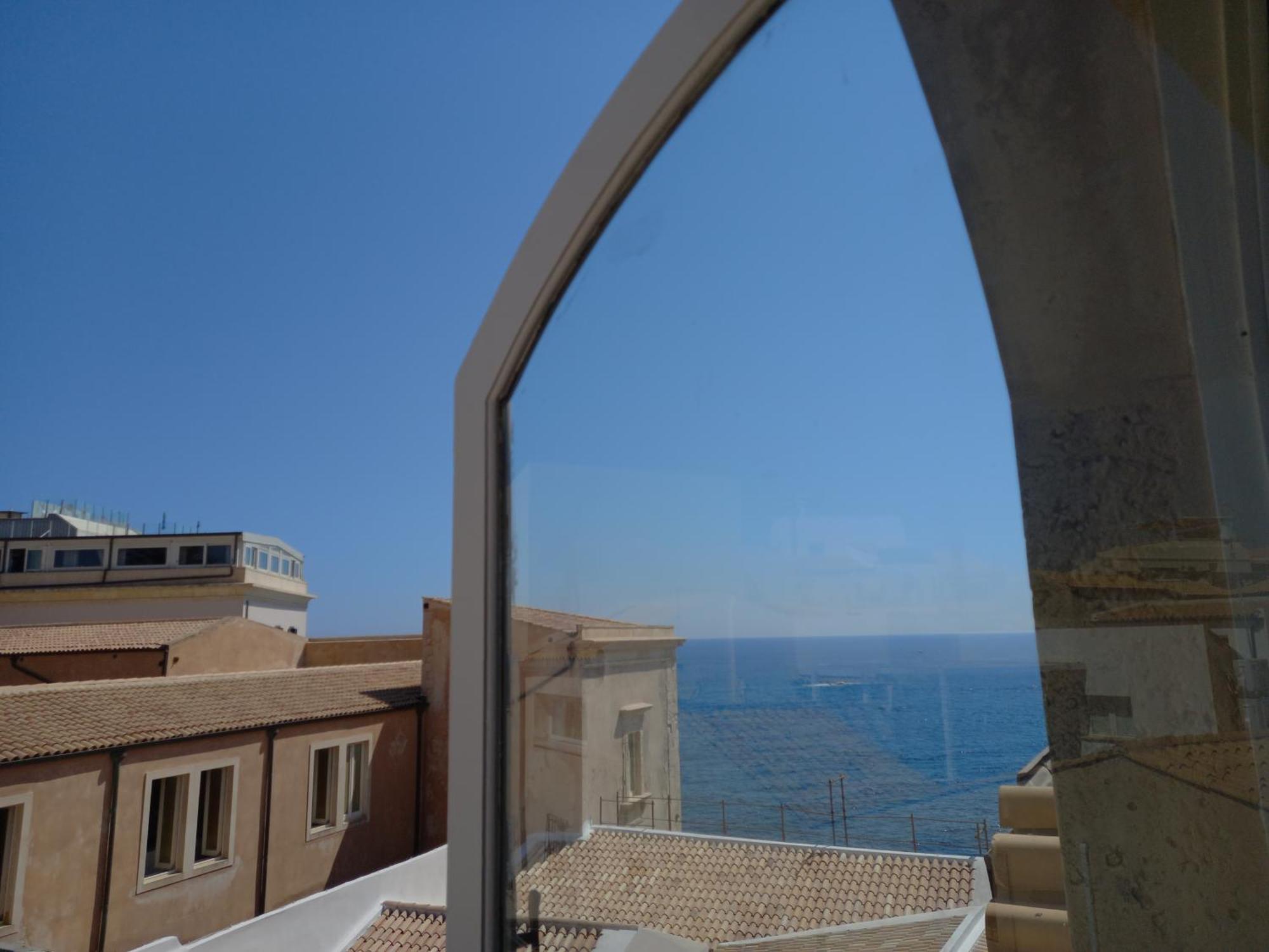 Lanterne Magiche Ortigia Suites Сиракуза Екстериор снимка